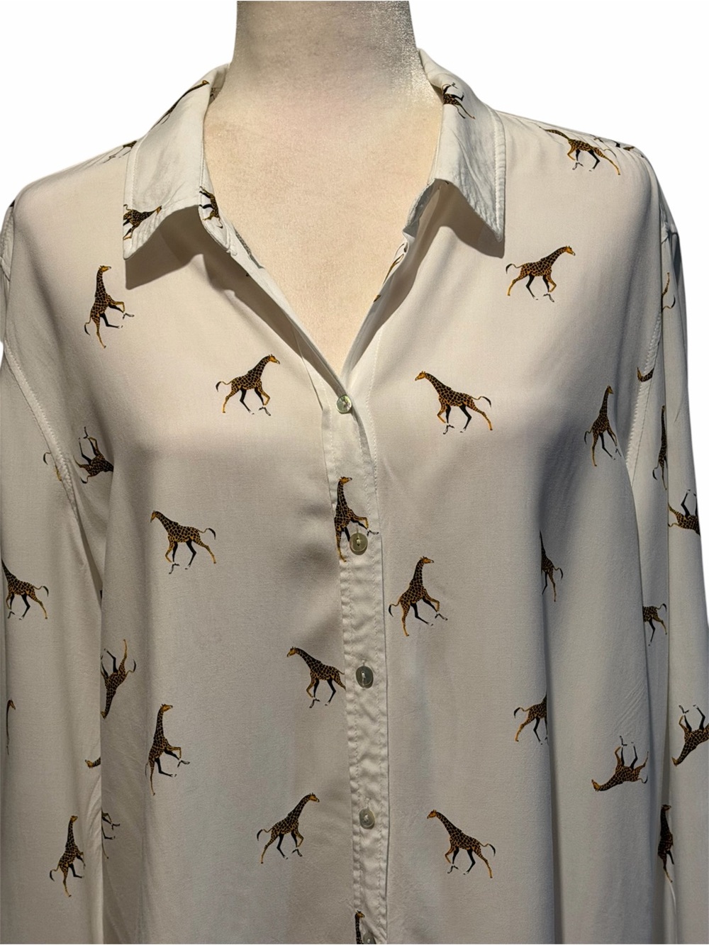 Jane + Delancey White Giraffe Print Button Down Blouse Top Animal Print Size XL - Picture 2 of 16